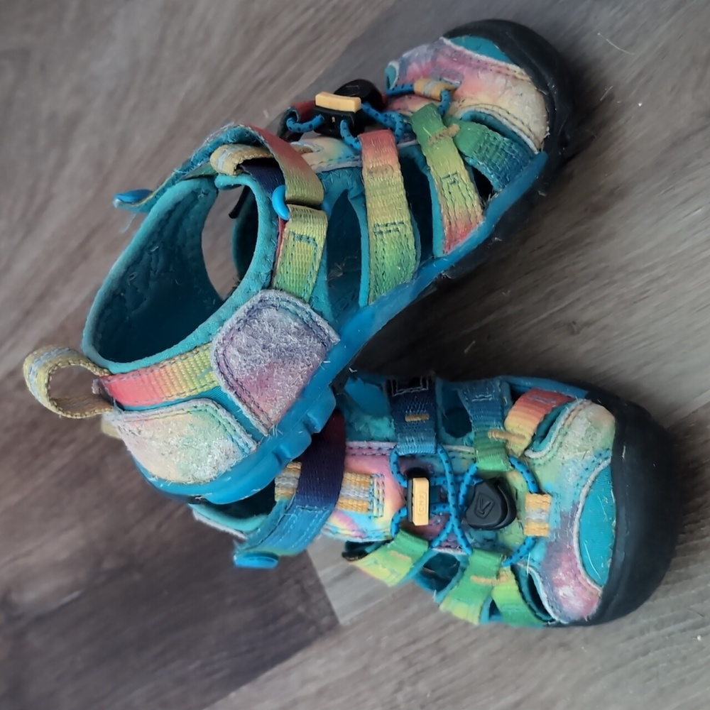 KEEN Seacamp sandles, little kid size 9, Vivid Blue/Og Tie Dye